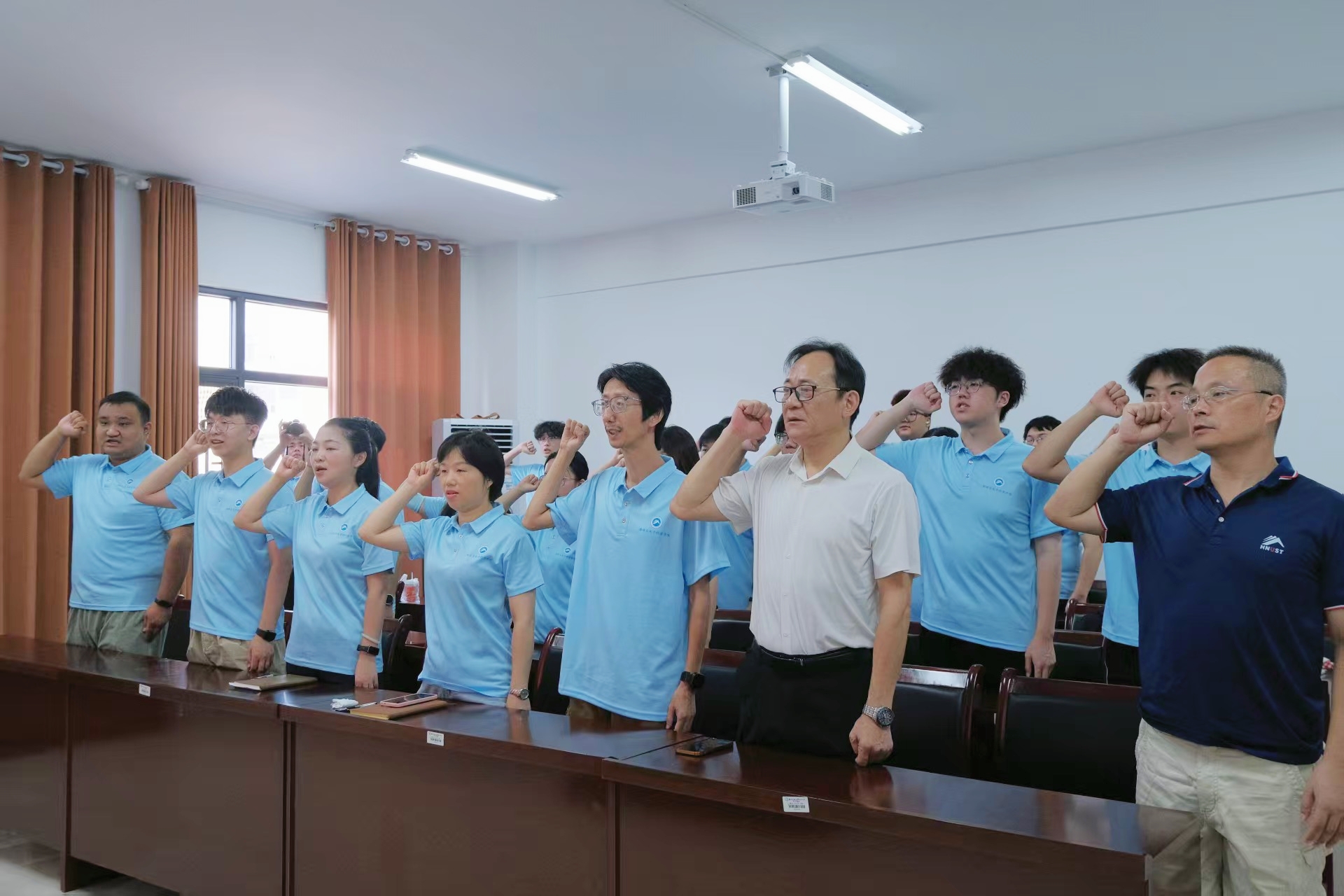 c6868e04d1ae4551b0f2ef1e3cb2003c.jpg tapplay